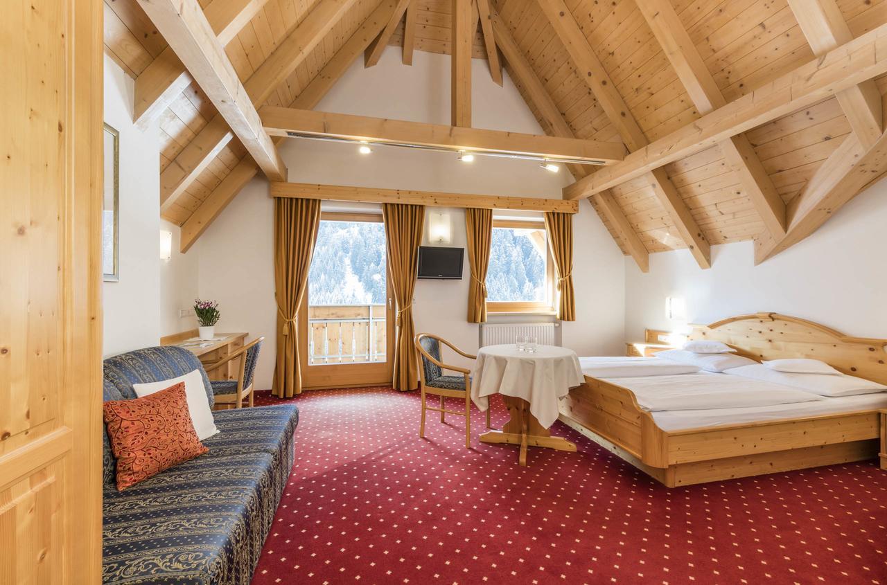B&B Hotel Alpenrose Rooms & Apartments Вальес Экстерьер фото