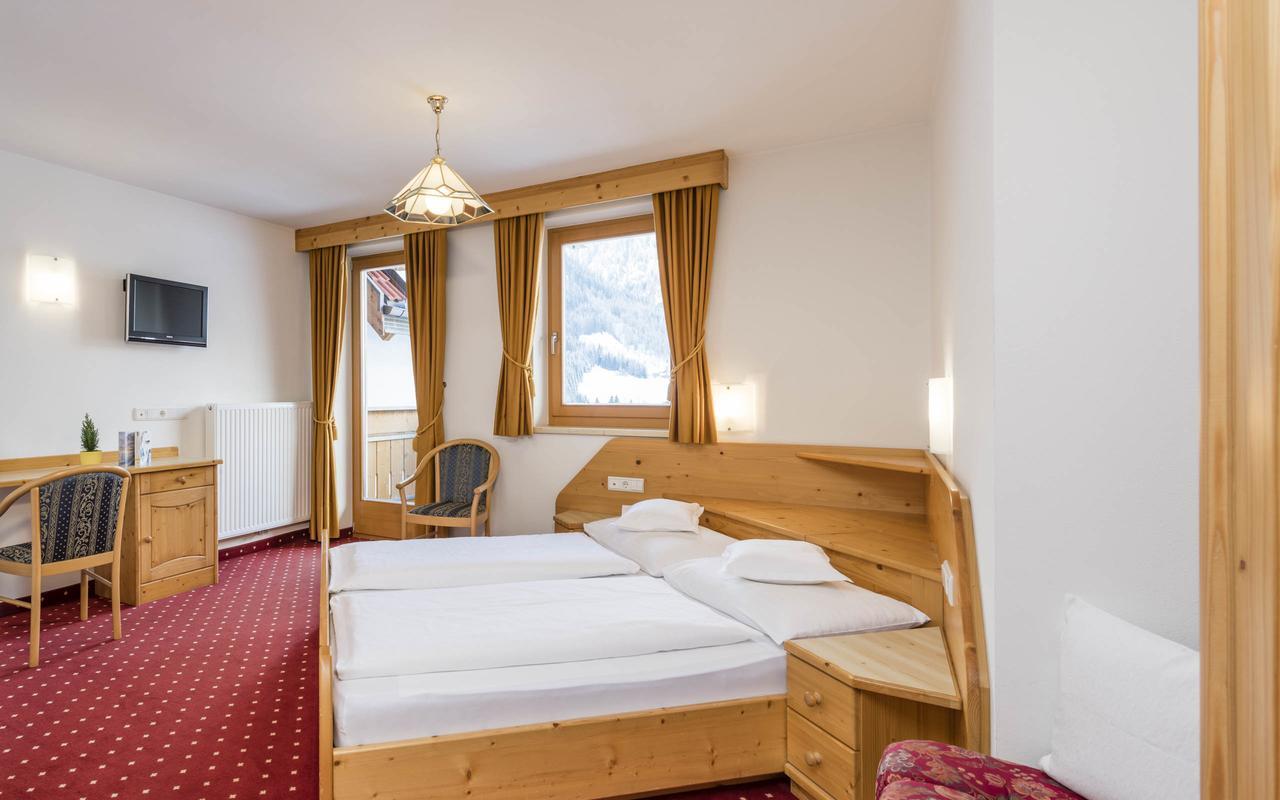 B&B Hotel Alpenrose Rooms & Apartments Вальес Экстерьер фото